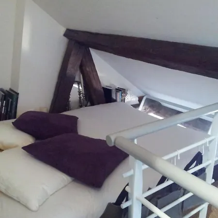 Schoener Romantischer Blick Auf Seine By Interhome Parigi