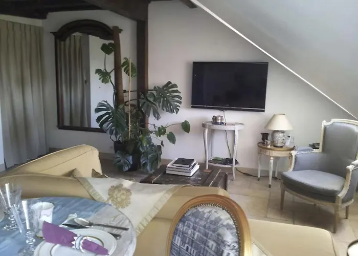 Schoener Romantischer Blick Auf Seine By Interhome Paris