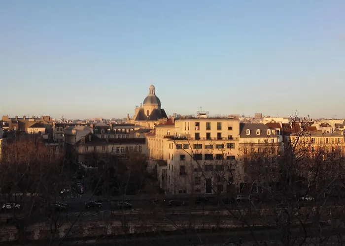 Schoener Romantischer Blick Auf Seine By Interhome Paris